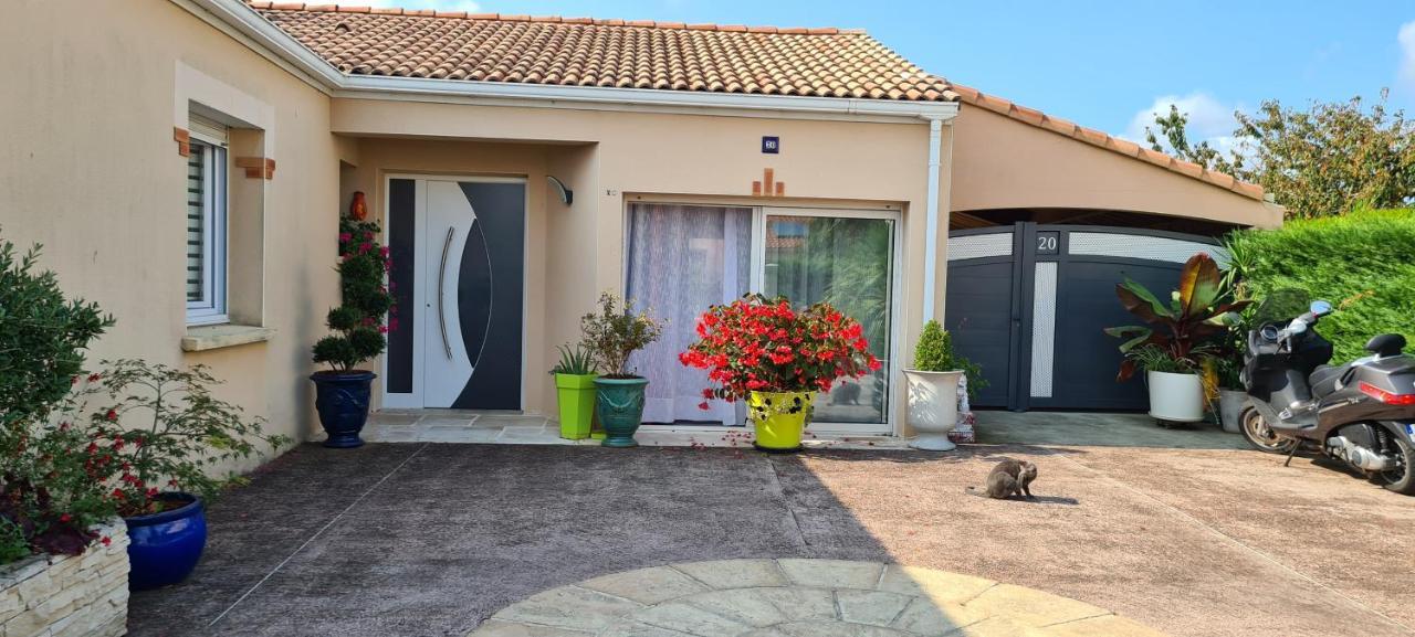 2 logements séparés indépendants jusqu'à 5 personnes, piscine chauffée à 3 min du Puy du Fou Les Épesses Exterior foto