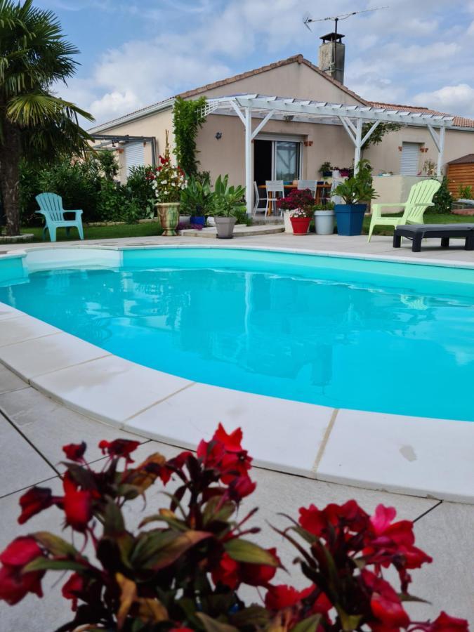 2 logements séparés indépendants jusqu'à 5 personnes, piscine chauffée à 3 min du Puy du Fou Les Épesses Exterior foto
