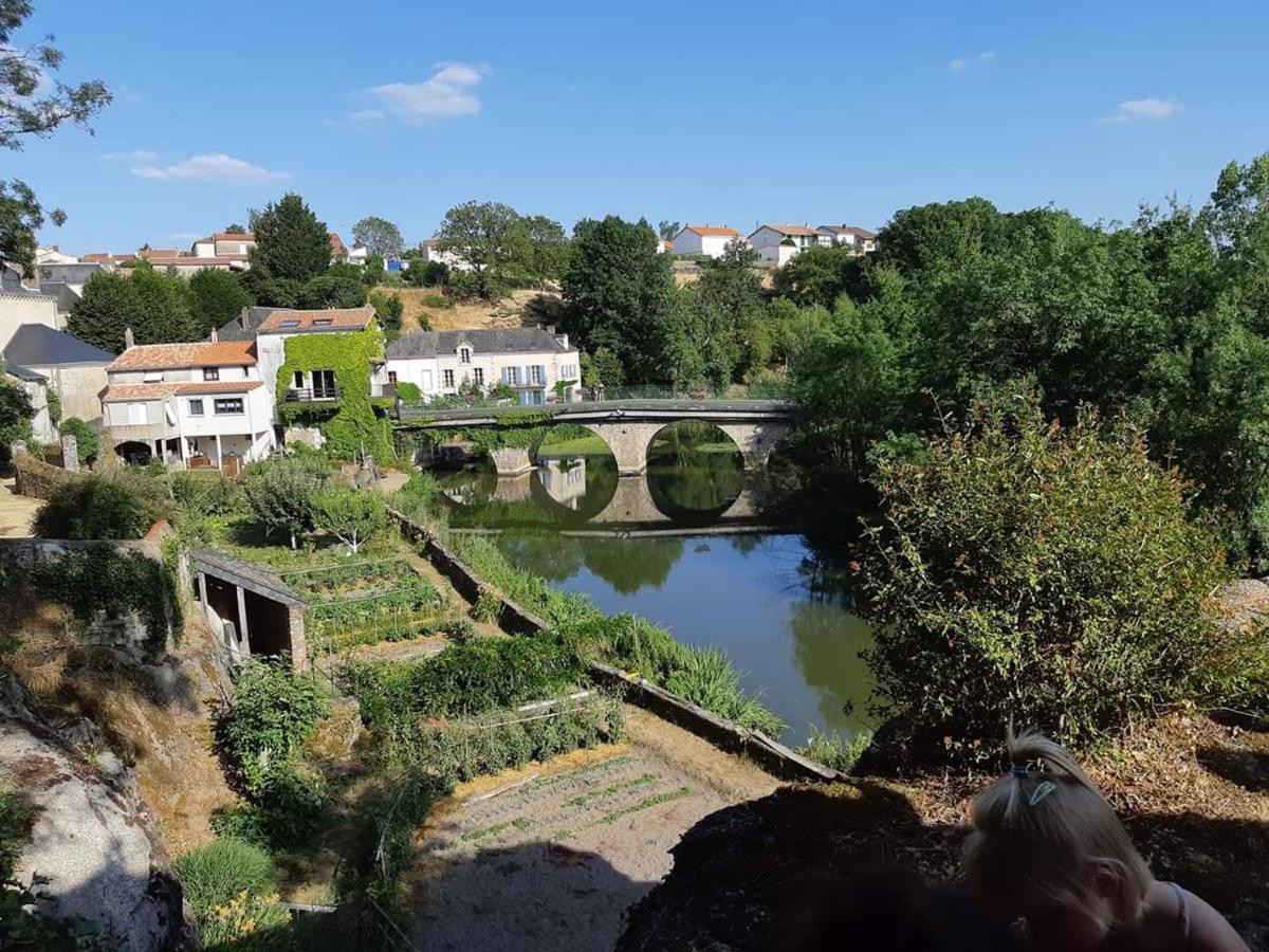2 logements séparés indépendants jusqu'à 5 personnes, piscine chauffée à 3 min du Puy du Fou Les Épesses Exterior foto