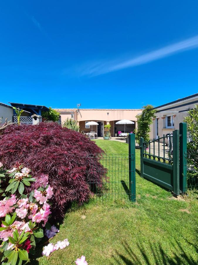 2 logements séparés indépendants jusqu'à 5 personnes, piscine chauffée à 3 min du Puy du Fou Les Épesses Exterior foto