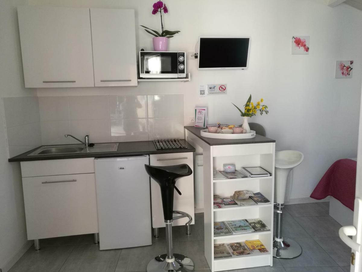 2 logements séparés indépendants jusqu'à 5 personnes, piscine chauffée à 3 min du Puy du Fou Les Épesses Exterior foto